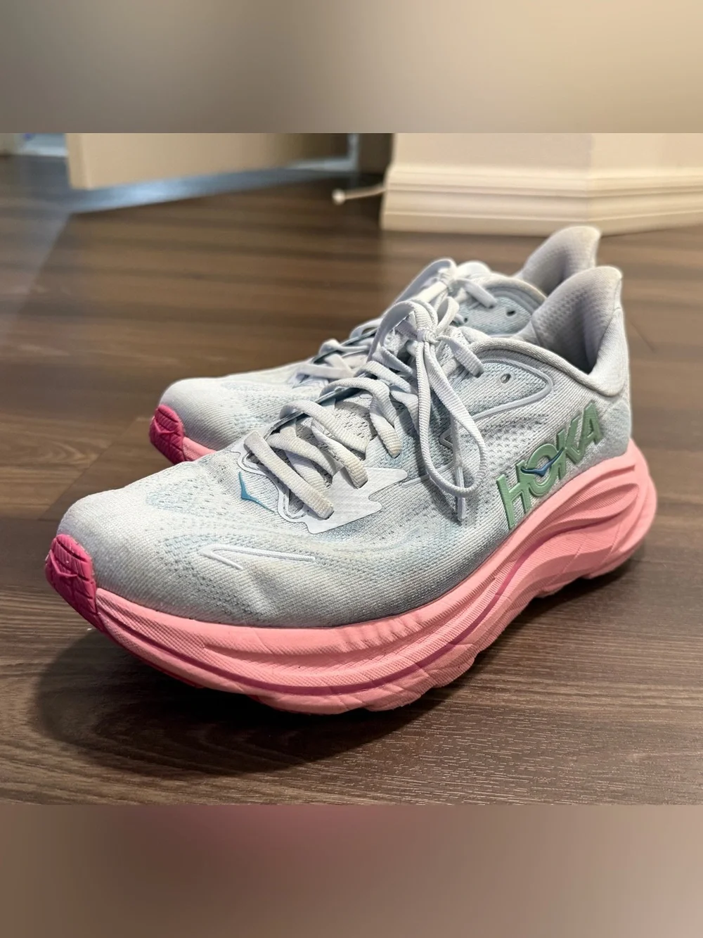 Hoka Clifton 10 Women's Pale Blue Running Sneakers with Pink Midsole - 8D (wide)